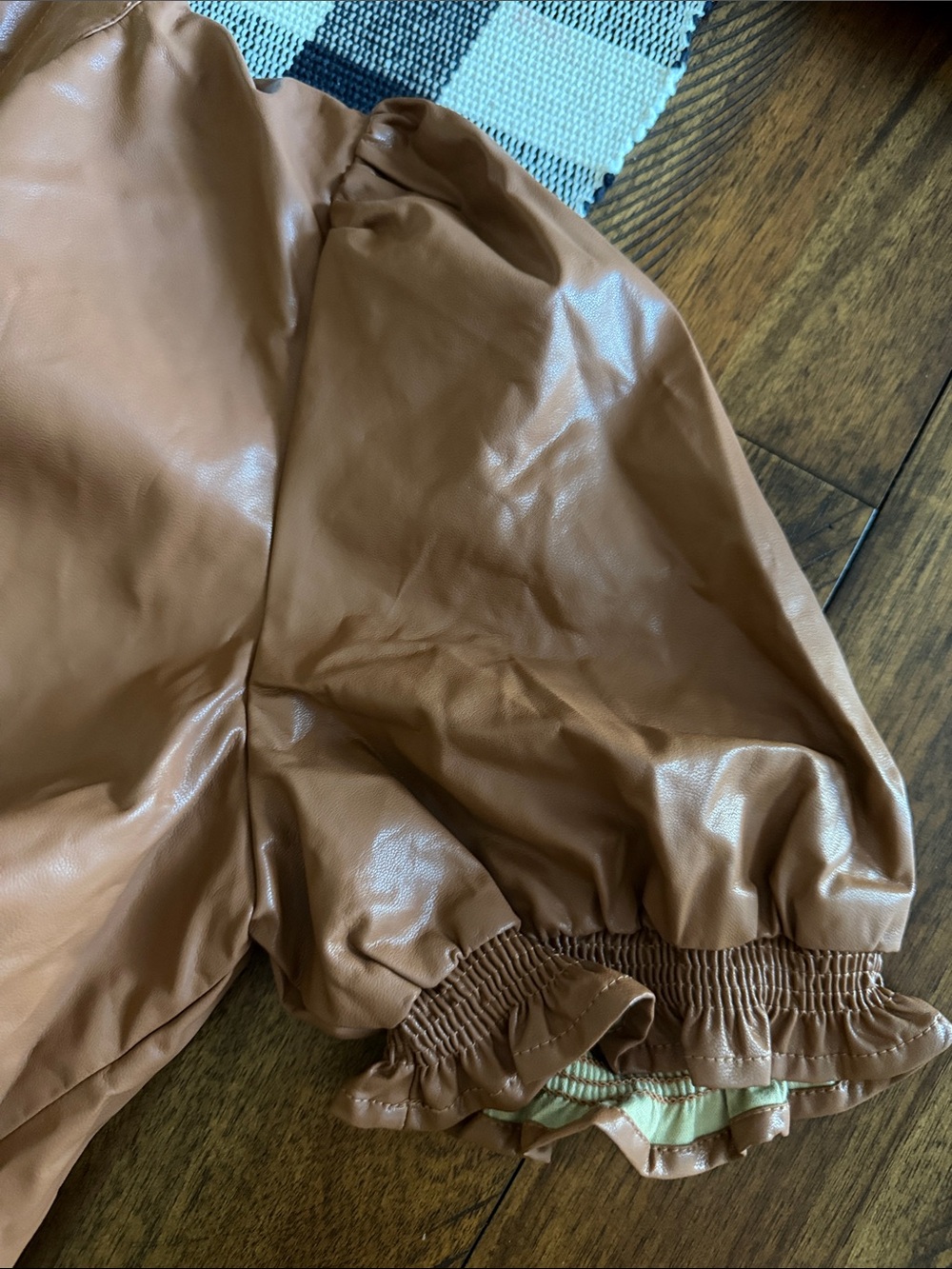 entro faux leather short sleeve top - Picture 5 of 5